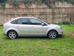Grigio Usata 2007 Ford Focus Tre volumi | 3500 € (Buon prezzo)