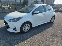 Bianco Usata 2023 Toyota Yaris Active Tre volumi | 15.200 € (Buon prezzo)