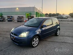Usata 2008 Ford Fiesta Ghia Due volumi | 2100 € (Buon prezzo)