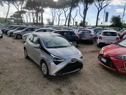 Grigio metallizzato Usata 2021 Toyota Aygo X-play Due volumi | 14.300 €