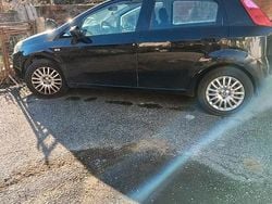 Nero Usata 2015 Fiat Grande Punto Due volumi | 2000 € (Buon prezzo)
