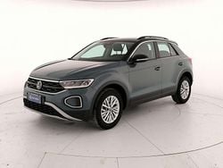 Petroleum blue metallizzato nero Usata 2024 VW T-Roc Life SUV | 28.500 € (Buon prezzo)