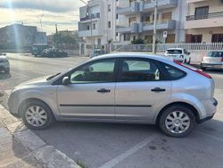 Usata 2005 Ford Focus Tre volumi | 1900 € (Buon prezzo)