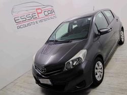 Grigio scuro Usata 2012 Toyota Yaris Lounge Tre volumi | 7200 € (Buon prezzo)