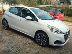 Bianco Usata 2017 Peugeot 208 Due volumi | 6000 € (Buon prezzo)
