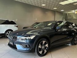 Grigio Usata 2021 Volvo V60 CC Momentum Station wagon | 29.000 € (Buon prezzo)
