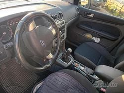 Blu Usata 2006 Ford Focus Tre volumi | 2000 € (Buon prezzo)