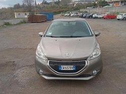 Grigio Usata 2014 Peugeot 208 Access Due volumi | 5300 € (Buon prezzo)