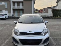 Grigio Usata 2013 Kia Rio EX Tre volumi | 5900 € (Buon prezzo)