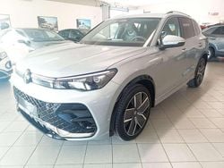 Dolomite silver metallizzato Nuova 2025 VW Tiguan R-line SUV | 44.300 € (Buon prezzo)
