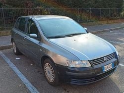 Grigio Usata 2006 Fiat Stilo Tre volumi | 2000 €
