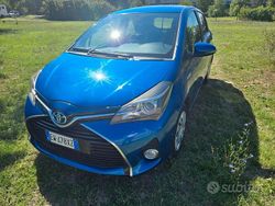 Blu Usata 2014 Toyota Yaris Hybrid Active Tre volumi | 7400 € (Buon prezzo)