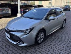 Argento / metallizzato Usata 2022 Toyota Corolla Active Tre volumi | 18.900 € (Buon prezzo)
