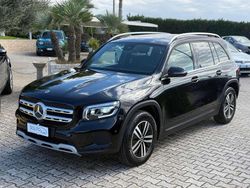 Nero cosmo metallizzato Usata 2021 Mercedes GLB180 Business SUV | 27.800 € (Buon prezzo)