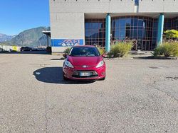 Rosso Usata 2010 Ford Fiesta Tre volumi | 4800 € (Buon prezzo)