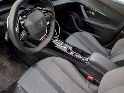 Usata 2024 Peugeot 2008 Allure SUV | 22.300 € (Buon prezzo)