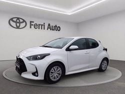 Bianco Usata 2023 Toyota Yaris Hybrid Active Tre volumi | 15.900 € (Ottimo prezzo)