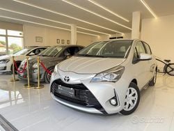 Argento Usata 2019 Toyota Yaris Active Tre volumi | 10.900 € (Buon prezzo)
