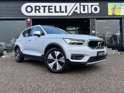 Bianco Usata 2020 Volvo XC40 Momentum SUV | 24.500 € (Buon prezzo)