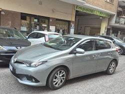 Grigio Usata 2017 Toyota Auris Hybrid Cool Tre volumi | 12.990 € (Buon prezzo)