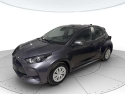 Grigio metall. Usata 2025 Toyota Yaris Hybrid Active Due volumi | 18.800 € (Super prezzo)