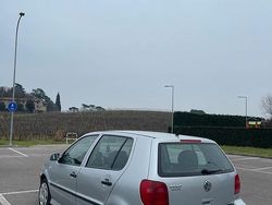 Grigio Usata 2001 VW Polo Tre volumi | 500 €