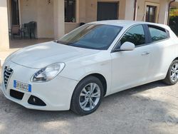 Bianco Usata 2013 Alfa Romeo Giulietta Due volumi | 5000 € (Buon prezzo)