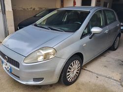 Grigio Usata 2009 Fiat Grande Punto Active Due volumi | 2900 € (Buon prezzo)