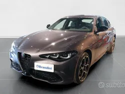 Grigio vesuvio Usata 2024 Alfa Romeo Giulia Veloce Tre volumi | 46.900 € (Ottimo prezzo)
