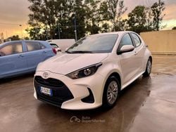 Bianco Usata 2025 Toyota Yaris Hybrid Tre volumi | 19.500 € (Ottimo prezzo)