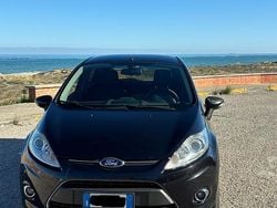 Nero Usata 2012 Ford Fiesta Titanium Tre volumi | 3300 € (Buon prezzo)