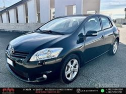 Nero Usata 2010 Toyota Auris Tre volumi | 5500 € (Buon prezzo)