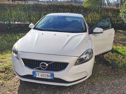 Usata 2016 Volvo V40 Business Edition Tre volumi | 9500 € (Molto cara)