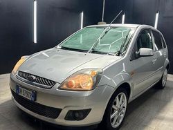Usata 2007 Ford Fiesta Tre volumi | 2900 € (Buon prezzo)