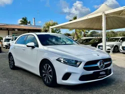 Bianco pastello Usata 2020 Mercedes A160 Business Tre volumi | 16.900 € (Buon prezzo)