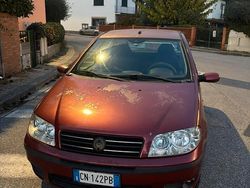 Rosso Usata 2003 Fiat Punto Tre volumi | 1250 € (Buon prezzo)
