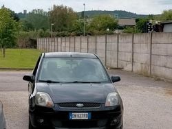 Nero Usata 2007 Ford Fiesta Tre volumi | 1800 € (Buon prezzo)