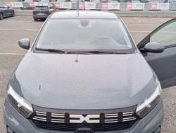 Grigio Usata 2023 Dacia Sandero Tre volumi | 13.500 € (Buon prezzo)