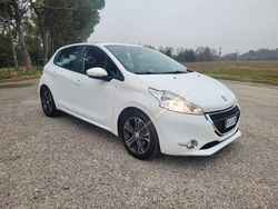 Bianco Usata 2015 Peugeot 208 Active Due volumi | 4900 € (Buon prezzo)