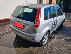 Grigio Usata 2007 Ford Fiesta Due volumi | 2200 €