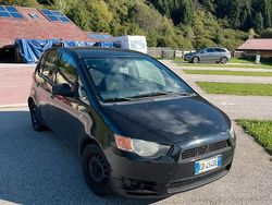 Nero Usata 2010 Mitsubishi Colt Invite Tre volumi | 2500 € (Molto cara)