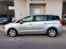 Grigio Usata 2015 Peugeot 5008 Monovolume | 6950 € (Buon prezzo)