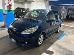 Usata 2006 Peugeot 1007 Due volumi | 2500 € (Buon prezzo)