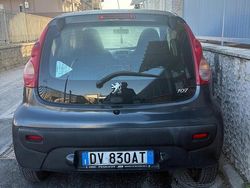 Grigio Usata 2009 Peugeot 107 Allure Due volumi | 4000 € (Buon prezzo)