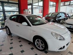 Bianco Usata 2011 Alfa Romeo Giulietta Exclusive Tre volumi | 5800 € (Buon prezzo)