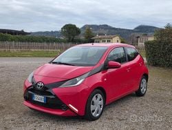 Rosso Usata 2017 Toyota Aygo Due volumi | 6490 € (Ottimo prezzo)