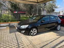 Nero Usata 2010 Opel Astra Tre volumi | 5800 € (Buon prezzo)