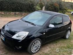 Nero Usata 2005 Ford Fiesta Ghia Tre volumi | 1250 € (Molto cara)