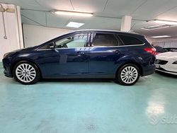 Nero Usata 2013 Ford Focus Tre volumi | 3900 € (Buon prezzo)
