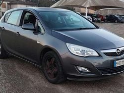 Grigio Usata 2011 Opel Astra Cosmo Tre volumi | 4200 € (Buon prezzo)